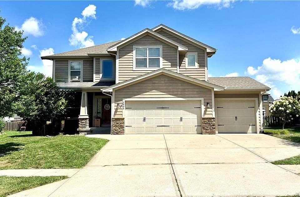 1st image of 409 SW Webster Dr