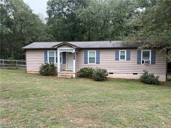 8099 McKnight Rd, Belews Creek, NC 27009