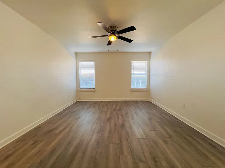 5726 Lehigh St — Photo 12