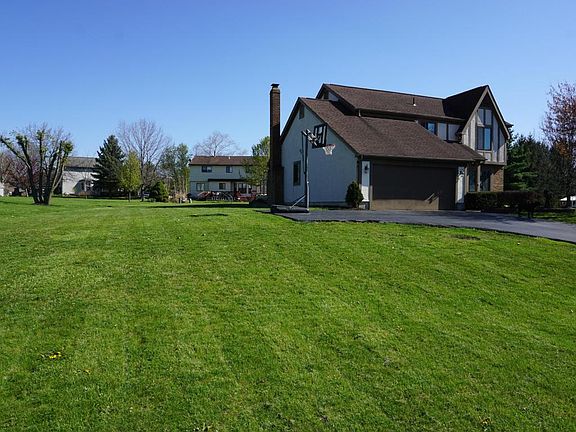 3rd image of 9793 Woodsfield Cir N