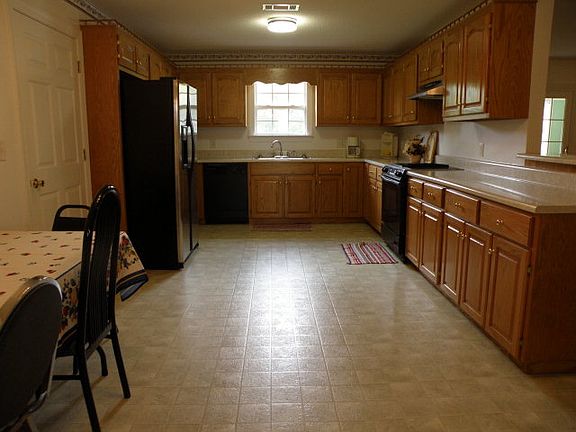 3rd image of 413 Harris Morton Rd