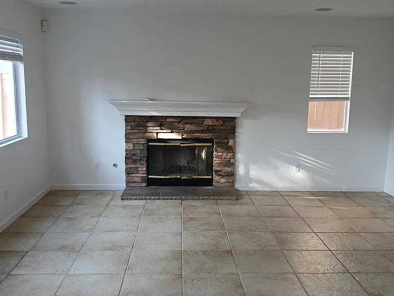 333 Spring Canyon Way — Photo 2