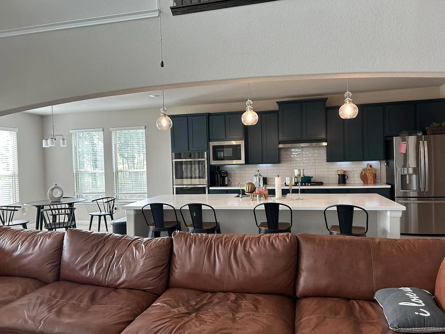 4 bed, 3.5 bath, 3321 sqft, $3,750 — Photo 4
