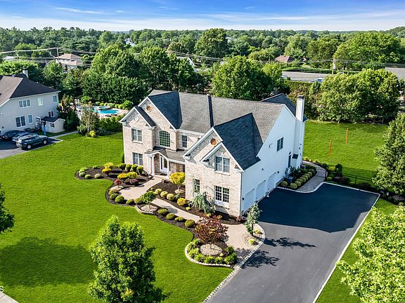 3rd image of 80 Stream Bank Drive