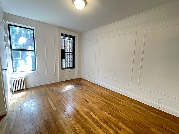5th image of 306 E 6th St APT 9