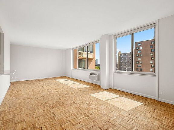 5th image of 555 Main St #1408
