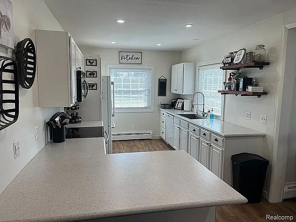 4th image of 3030 W Newark Rd