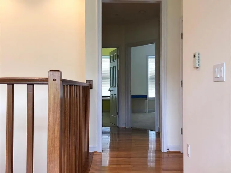 219 Stetson St — Photo 10