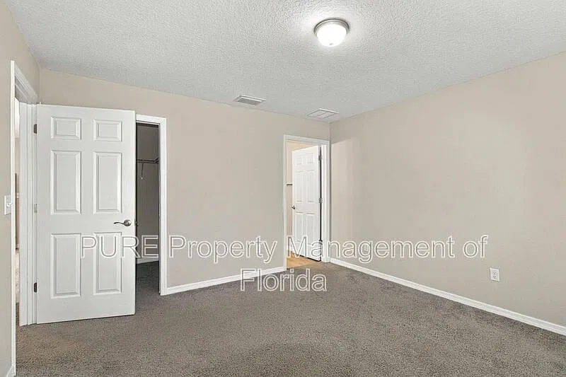 3 bed, 2.0 bath, 1174 sqft, $1,465 — Photo 2