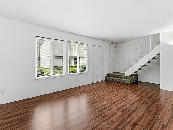 5th image of 7646 La Mancha Way