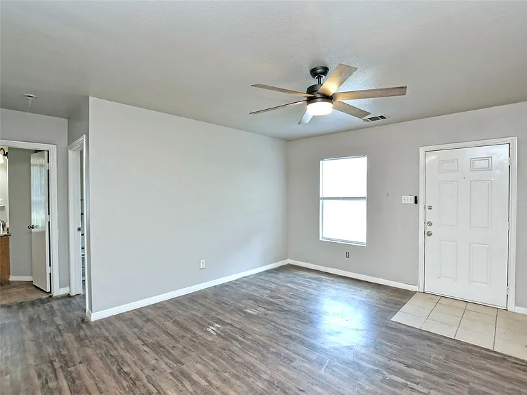 6121 Ponca St #A — Photo 2
