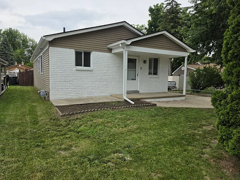 8533 Nancy Ave — Photo 3
