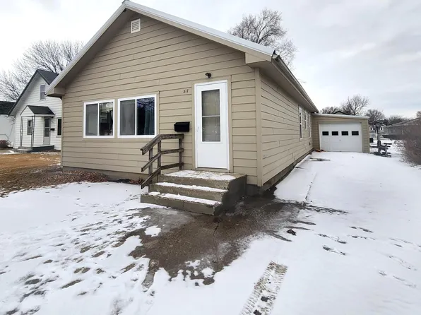 517 N Broadway Ave, Miller, SD 57362