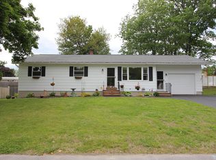 27 Charles St, Lewiston, ME 04240