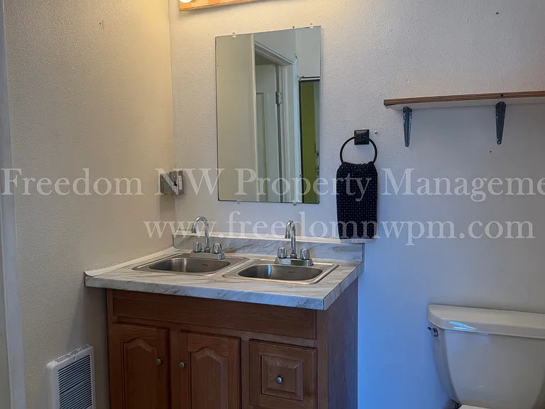223 S Tower Ave #B — Photo 7