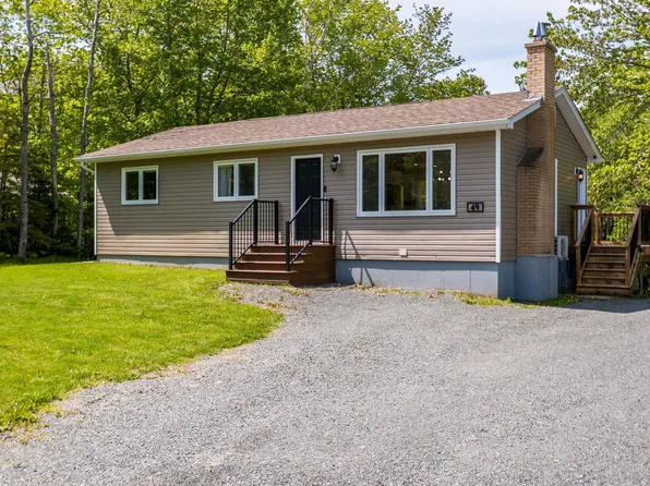 49 Rockwell Dr, Mount Uniacke, NS B0N 1Z0