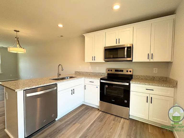 377 Echo Cir — Photo 4