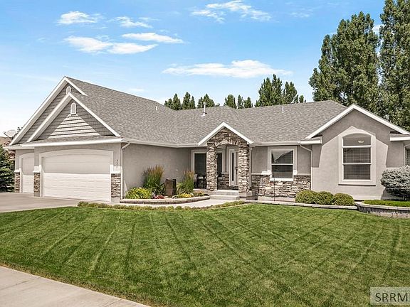 2nd image of 916 Oak Hill Way