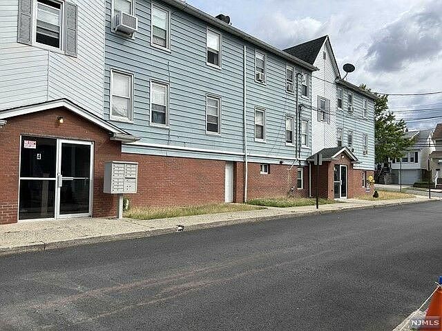 1st image of 407 Kingsland Ave #10