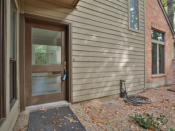 5th image of 298 Sugarberry Cir #298