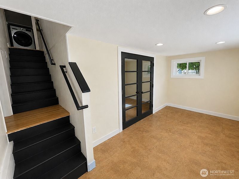 5th image of 142 N Port Loop NW