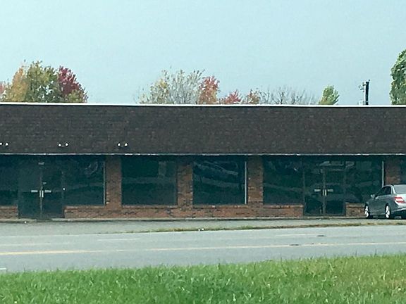 Front-facing high-traffic Hustonville Rd.