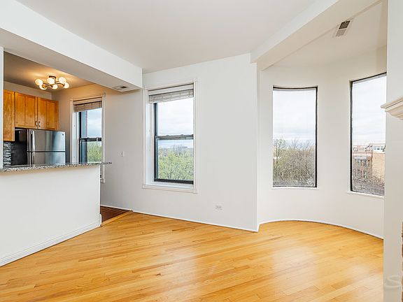 4th image of 1135 W Webster Ave #8