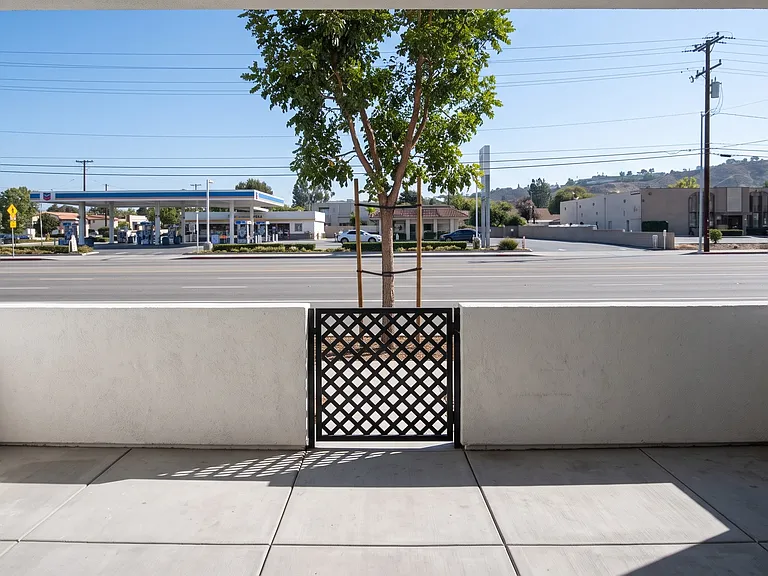 211 N Vincent Ave — Photo 9