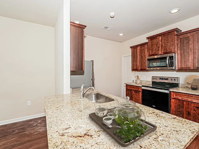 6061 Rainbow Row — Photo 2