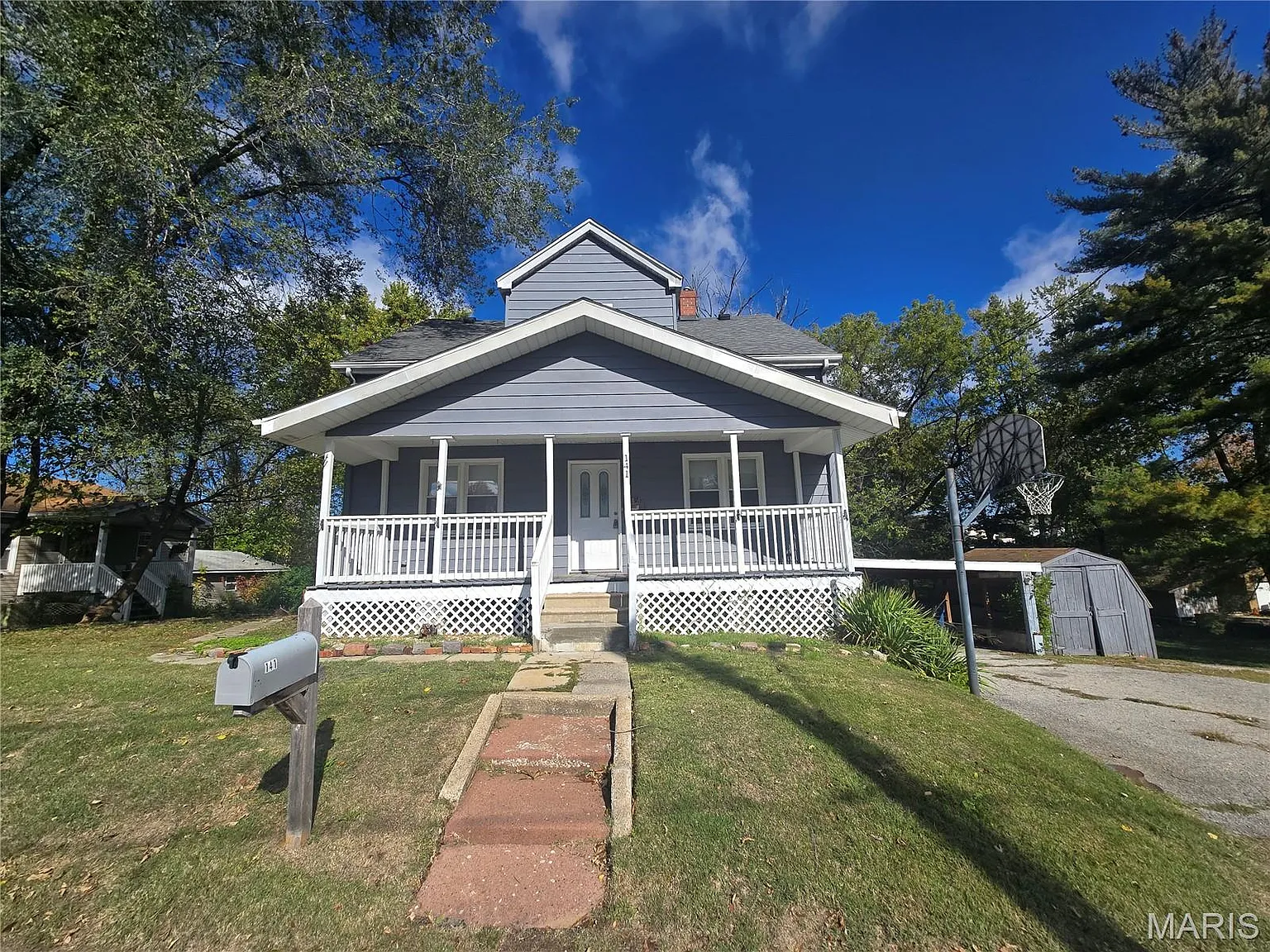 141 W Park Ave photo 1