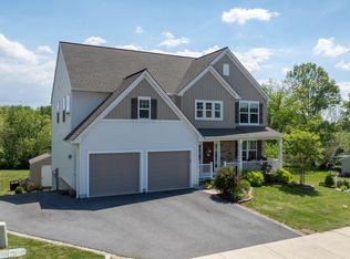 307 W View Dr, Akron, PA 17501