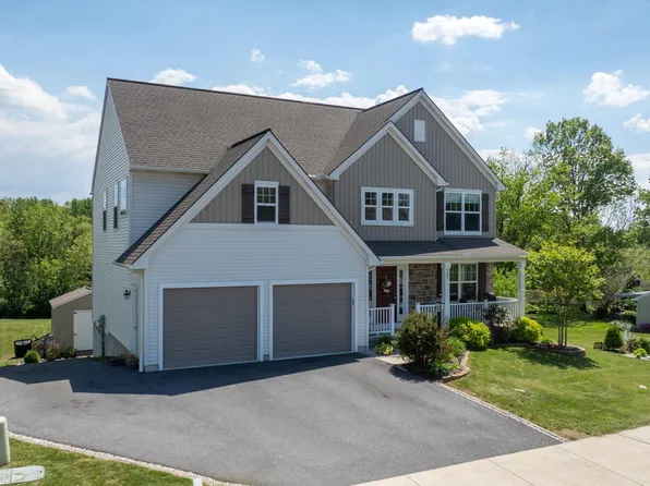 307 W View Dr, Akron, PA 17501
