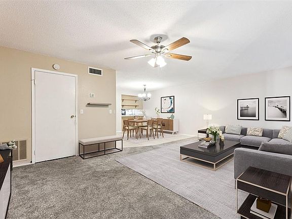 3rd image of 40 Moree Loop APT 7