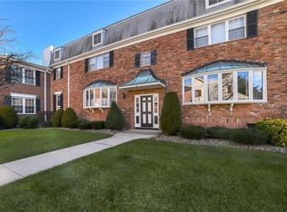 18 Milford Ln, Suffern, NY 10901