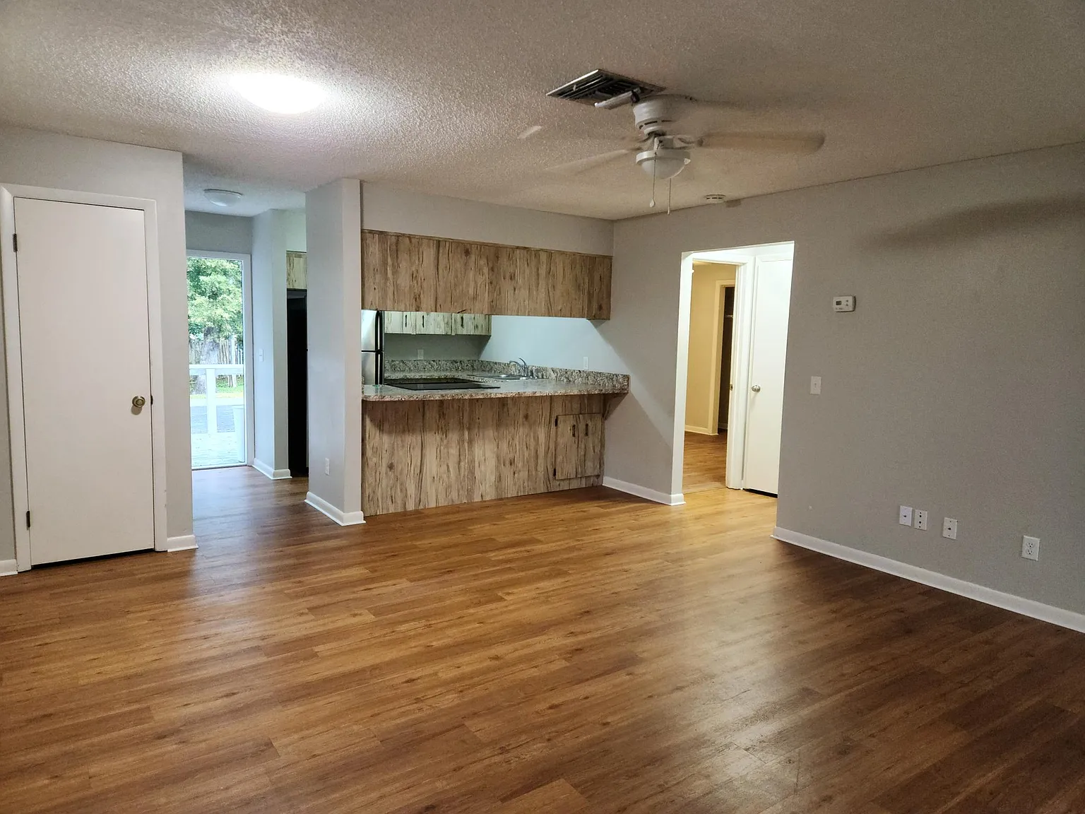 2 bed, 800 sqft, $1,100 — Photo 1