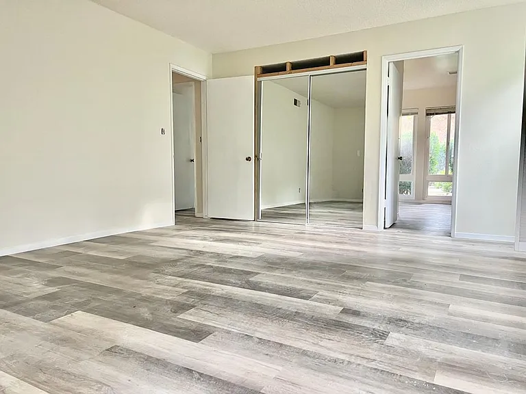 24360 Crestlawn St — Photo 29