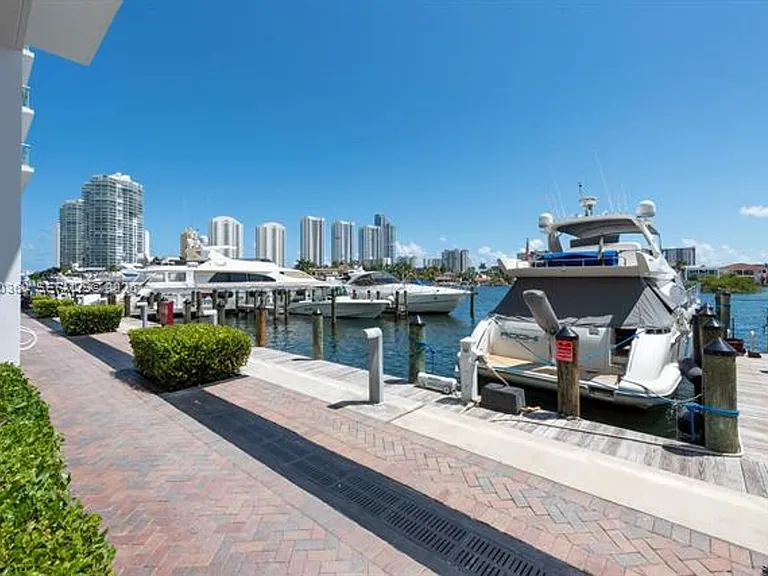 400 Sunny Isles Blvd #CU-104 — Photo 9