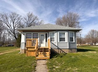 302 W Division St, Amboy, IL 61310