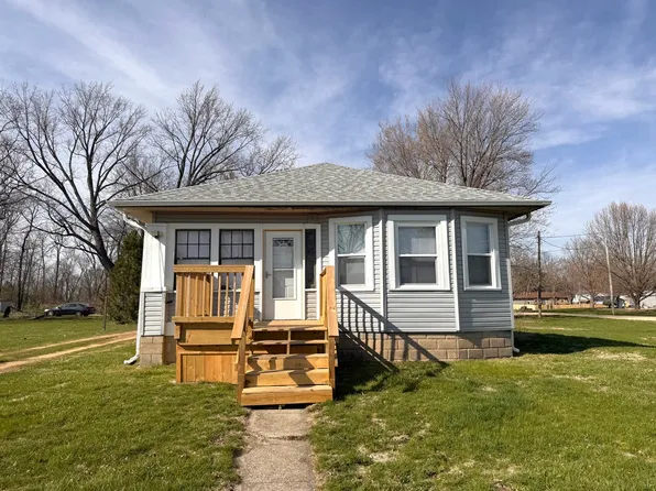 302 W Division St, Amboy, IL 61310
