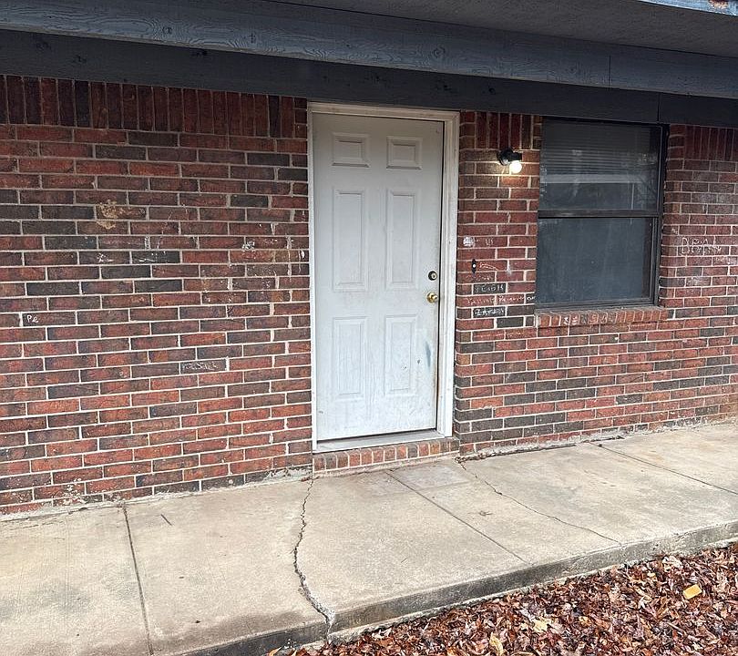 1st image of 805 N East St