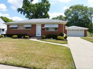 25114 Pearl St, Roseville, MI 48066