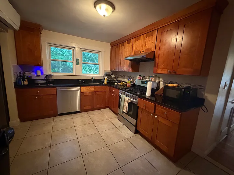 8 Cenacle Rd — Photo 3