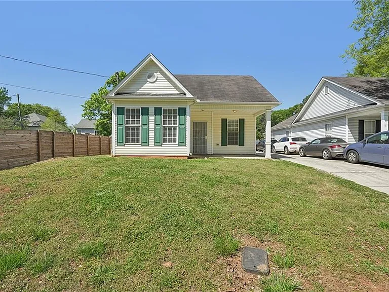 2596 Bates St SE — Photo 2