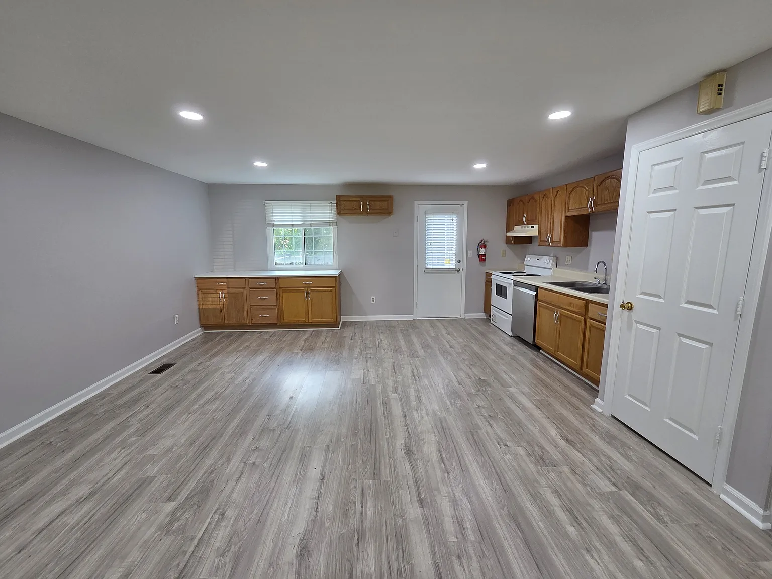4 bed, 1365 sqft, $2,500 — Photo 2