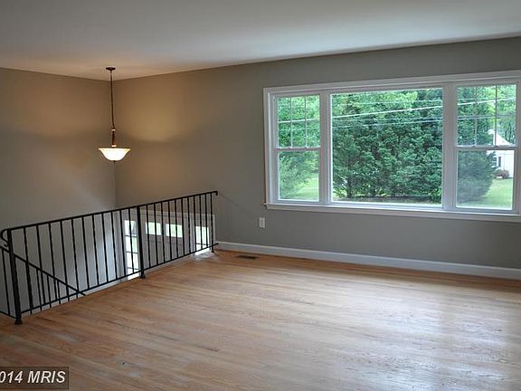 3rd image of 2300 Division Ave