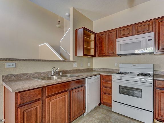 5th image of 10560 N Midnight Gleam Ave