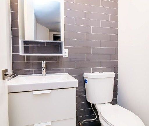 2nd image of 256 Graham Ave #4RRRRAIL