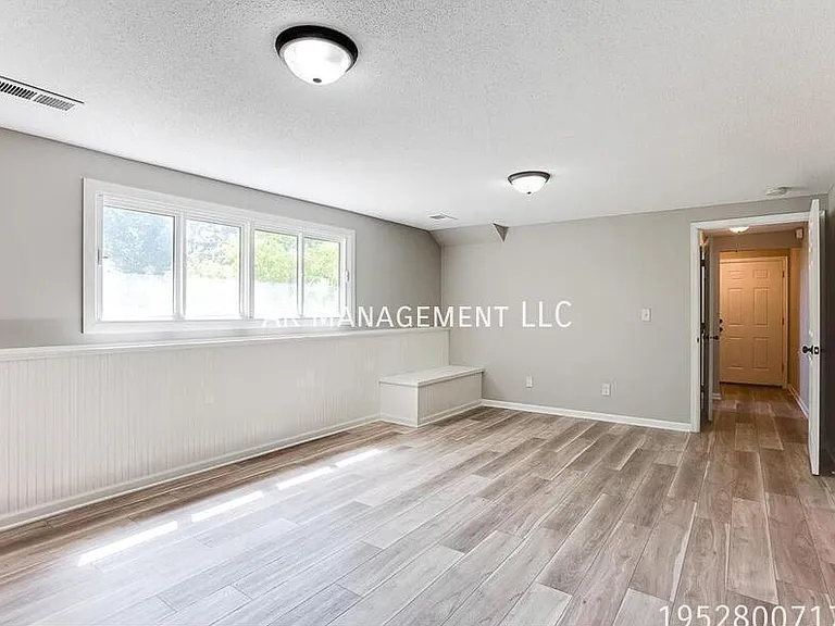 6416 Sherwood Ave — Photo 7