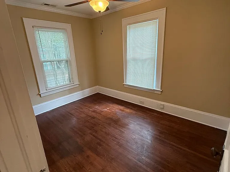 1724 Hawthorne Ln — Photo 15
