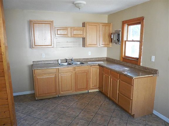 3rd image of 7102 Oak St